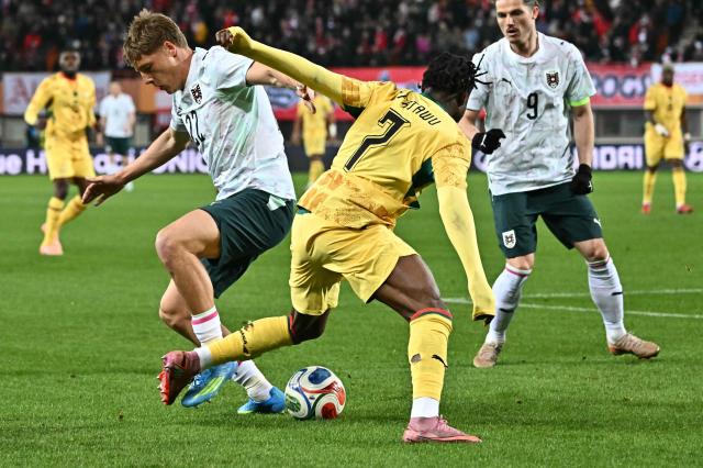 Ghana's forward #07 Fatawu Issahaku (C) and Austria's midfielder #22 Alexander Prass (L) vie for the ball during the friendly football match Austria vs Ghana in Vienna, Austria, on March 27, 2026. (Photo by Joe Klamar / AFP)
