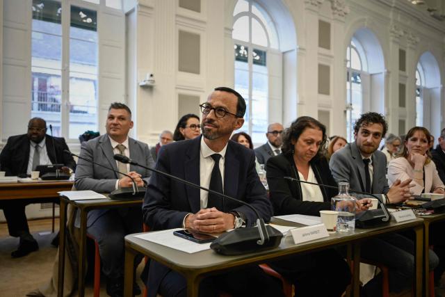 Pau's new Mayor Jerome Marbot (C) reacts during his installation as Mayor of Pau at the City Hall (Hotel de Ville) of Pau, south-western France, on March 27, 2026. Marbot, a public and environmental law attorney, defeated outgoing MoDem leader Francois Bayrou by 344 votes in the second round of municipal elections on March 22. (Photo by Philippe LOPEZ / AFP)