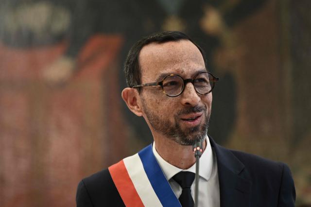 Pau's new Mayor Jerome Marbot delivers a speech  during his installation as Mayor of Pau at the City Hall (Hotel de Ville) of Pau, south-western France, on March 27, 2026. Marbot, a public and environmental law attorney, defeated outgoing MoDem leader Francois Bayrou by 344 votes in the second round of municipal elections on March 22. (Photo by Philippe LOPEZ / AFP)