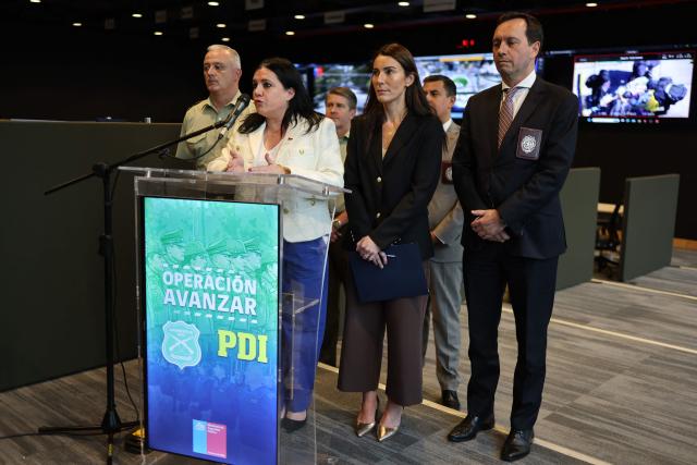 Chile's Minister of Public Security Trinidad Steinert (C) speaks beside Minister of Education Maria Paz Arzola at a press conference after an armed student attacked classmates and teachers at a school in Calama, in northern Chile, in Santiago on March 27, 2026. A student killed a school employee with a knife and wounded four others — three of them minors — in northern Chile on Friday, in an attack inside a private school, the government said. (Photo by Javier TORRES / AFP)