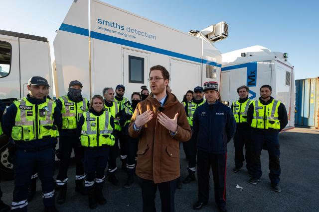 France's junior Minister for Public Accounts David Amiel (C) speaks as he takes part in a visit of the Grand Port Maritime of Marseille, southeastern France on March 27, 2026.  (Photo by Elodie CLEMENT / AFP)