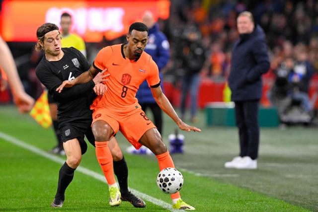 Norway's midfielder #06 Patrick Berg (L) and Netherland's midfielder #08 Ryan Gravenberch fight for the ball during a friendly football match between the Netherlands and Norway at the Johan Cruijff Arena in Amsterdam on March 27, 2026. (Photo by JOHN THYS / AFP)