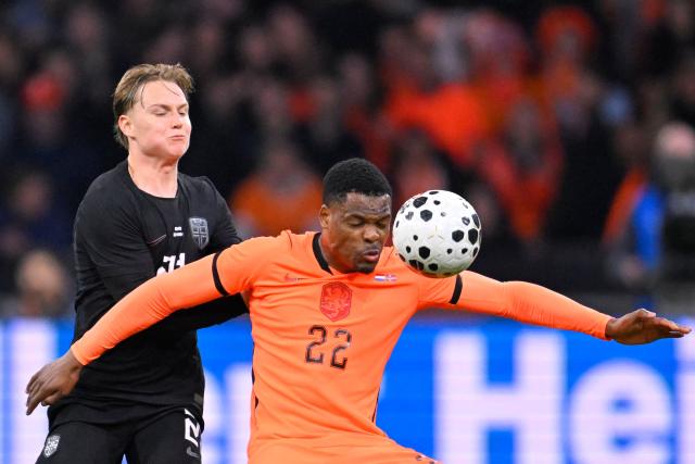 Norway's defender #21 Andreas Schjolberg (L) and Netherlands' defender #22 Denzel Dumfries fight for the ball during a friendly football match between the Netherlands and Norway at the Johan Cruijff Arena in Amsterdam on March 27, 2026. (Photo by JOHN THYS / AFP)