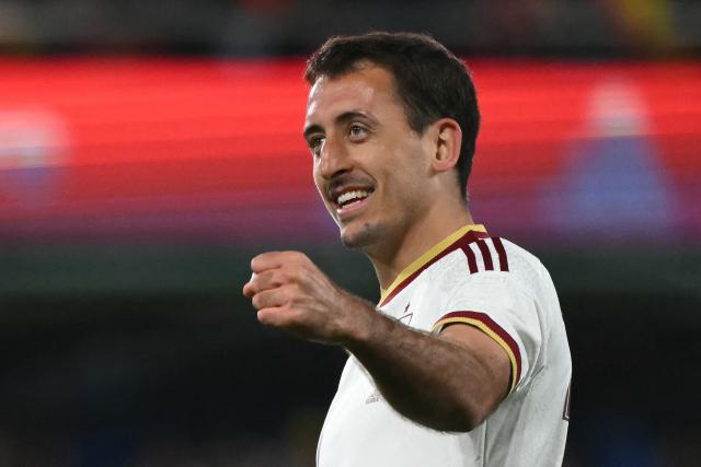Spain's midfielder #21 Mikel Oyarzabal celebrates scoring the opening goal during the international friendly football match between Spain and Serbia at La Ceramica Stadium in Vila-real on March 27, 2026. (Photo by JOSE JORDAN / AFP)