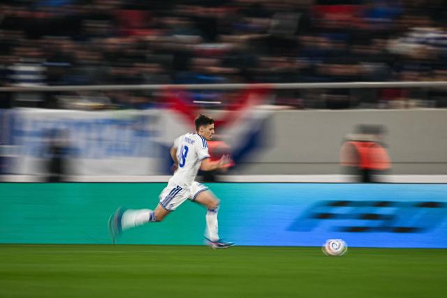 Greece's midfielder #18 Giannis Konstantelias runs with the ball during a friendly football match between Greece and Paraguay at the Georgios Karaiskaki Stadium in Athens on March 27, 2026. (Photo by Aris MESSINIS / AFP)