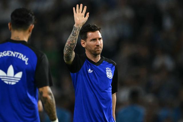 Argentina's forward Lionel Messi waves to fans during warm-up ahead of a friendly football match between Argentina and Mauritania at La Bombonera stadium in Buenos Aires on March 27, 2026. (Photo by Luis ROBAYO / AFP)