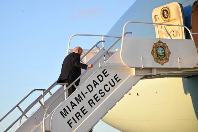 US President Donald Trump boards Air Force One before departing Miami International Airport in Miami, Florida on March 27, 2026. Trump is heading to Palm Beach, Florida to spend the weekend at his Mar-a-Lago resort. (Photo by Mandel NGAN / AFP)