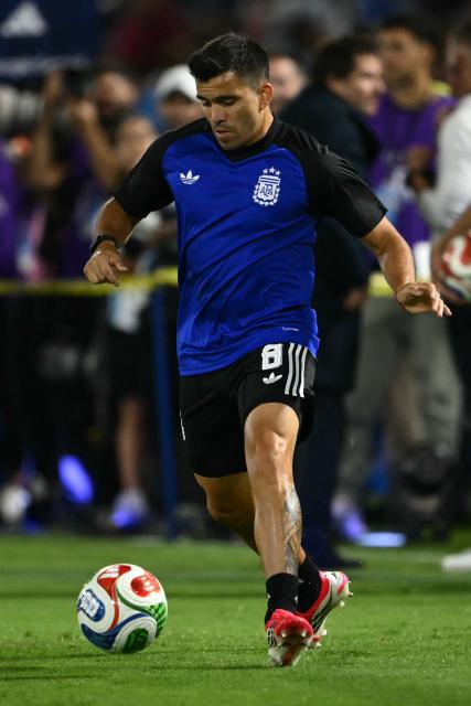 Argentina's defender #08 Marcos Acuna controls the ball during a friendly football match between Argentina and Mauritania at La Bombonera stadium in Buenos Aires on March 27, 2026. (Photo by Luis ROBAYO / AFP)