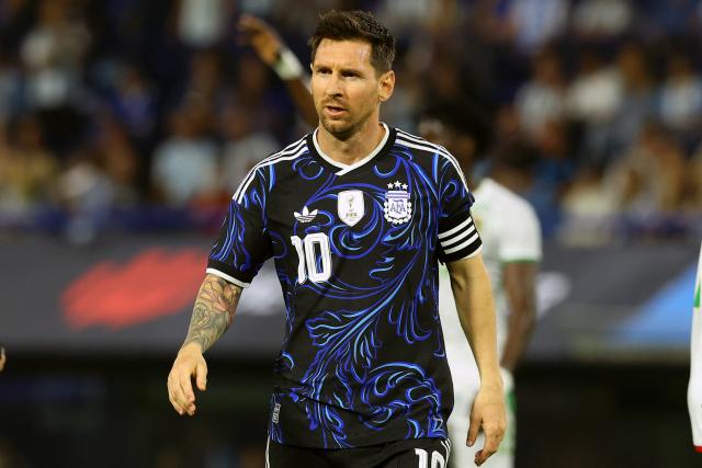 Argentina's forward #10 Lionel Messi looks on during a friendly football match between Argentina and Mauritania at La Bombonera stadium in Buenos Aires on March 27, 2026. (Photo by ALEJANDRO PAGNI / AFP)