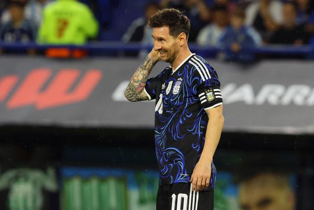Argentina's forward #10 Lionel Messi gestures during a friendly football match between Argentina and Mauritania at La Bombonera stadium in Buenos Aires on March 27, 2026. (Photo by ALEJANDRO PAGNI / AFP)