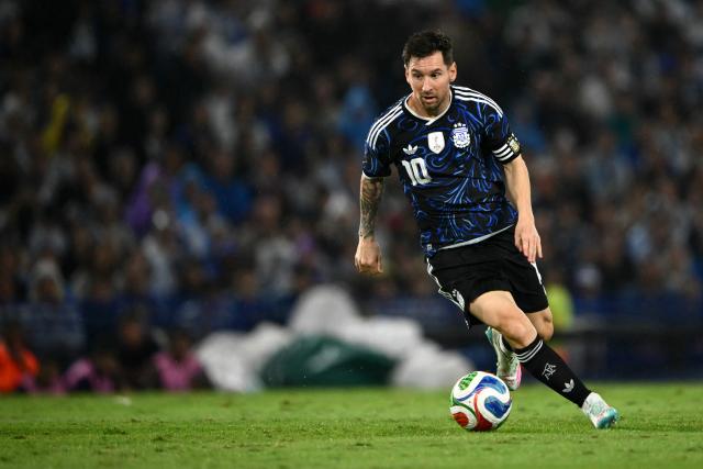 Argentina's forward #10 Lionel Messi controls the ball during a friendly football match between Argentina and Mauritania at the La Bombonera Stadium in Buenos Aires on March 27, 2026. (Photo by Luis ROBAYO / AFP)