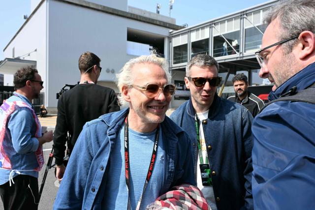Former racing driver and one-time F1 world champion, Canadian Jacques Villeneuve (C), arrives ahead of the third day of the Formula One Japanese Grand Prix at the Suzuka circuit in Suzuka, Mie prefecture on March 28, 2026. (Photo by Toshifumi KITAMURA / AFP)