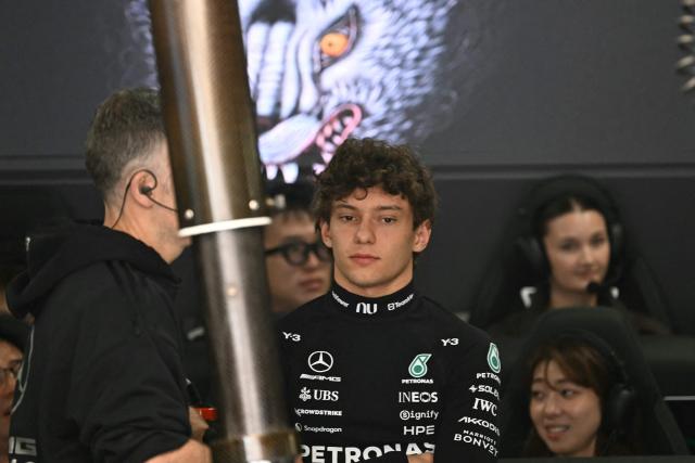 Mercedes' Italian driver Kimi Antonelli (C) looks on from the pit before the start of the third practice session ahead of the Formula One Japanese Grand Prix at the Suzuka circuit in Suzuka, Mie prefecture on March 28, 2026. (Photo by Toshifumi KITAMURA / AFP)