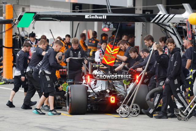 Mercedes' Italian driver Kimi Antonelli makes a pit stop during the qualifying session ahead of the Formula One Japanese Grand Prix at the Suzuka circuit in Suzuka, Mie prefecture on March 28, 2026. (Photo by FRANCK ROBICHON / POOL / AFP)