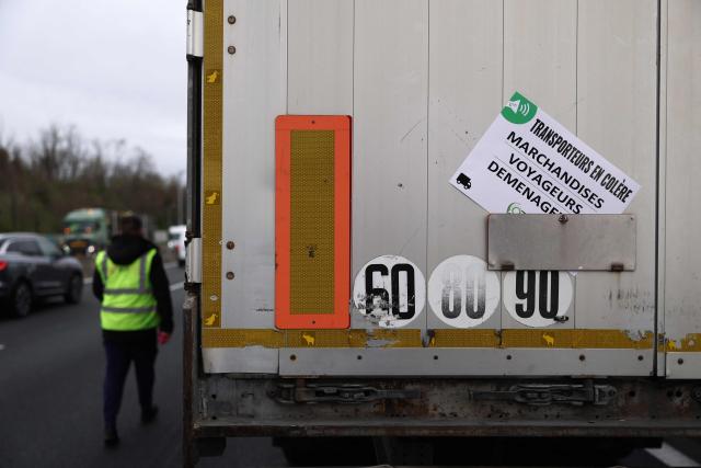A placard reads 'angry drivers' as French truck drivers block the A7 motorway, south of Lyon, to protest against rising fuel prices, in Chasse-sur-Rhône, central eastern France, on March 28, 2026. (Photo by Alex MARTIN / AFP)