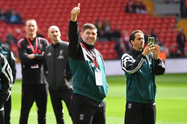 Liverpool Legends' midfielder Steven Gerrard (C) gestures on the pitch ahead of the Legends football match between Liverpool Legends and Dortmund Legends at Anfield in Liverpool, north-west England on March 28, 2026. (Photo by PETER POWELL / AFP)
