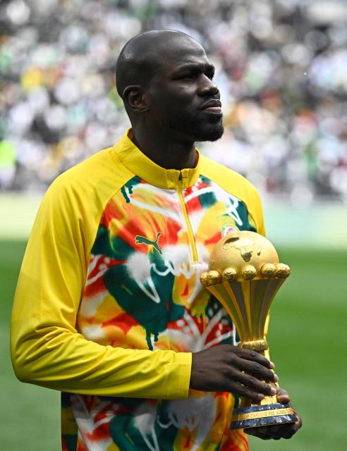 Senegal's defender #03 Kalidou Koulibaly walks with The African Cup of Nations trophy ahead of the international friendly football match between Senegal and Peru at the Stade de France in Saint-Denis, north of Paris on March 28, 2026. (Photo by JULIEN DE ROSA / AFP)
