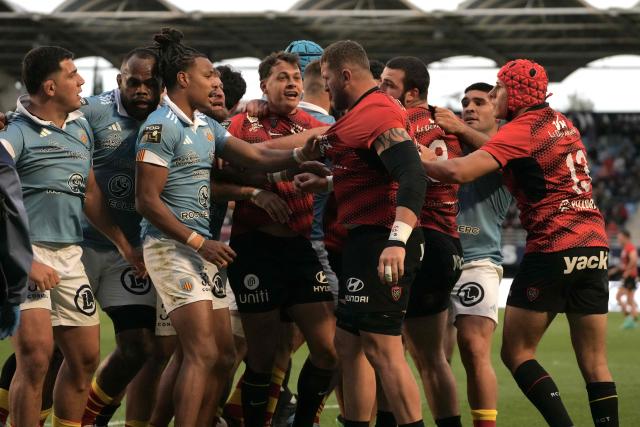 Players argue following a try during the French Top 14 rugby union match between USA Perpignan and Rugby Club Toulonnais (Toulon) at the Aime-Giral stadium in Perpignan, south-western France on March 28, 2026. (Photo by Idriss Bigou-Gilles / AFP)