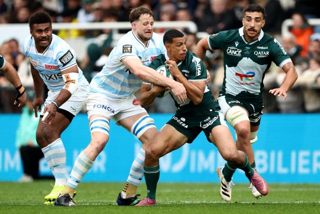 Pau's French winger Aaron Grandidier-Nkanang (2nd R) is tackled by Racing's English lock Jonathan Hill (2nd L) during the French Top14 rugby union match between Section Paloise Bearn Pyrenees (Pau) and Racing92 at Stade du Hameau in Pau, south-western France on March 28, 2026. (Photo by ROMAIN PERROCHEAU / AFP)