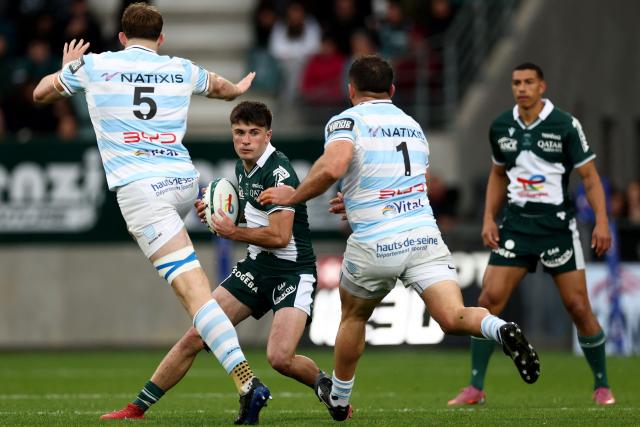 Pau's French fly half Axel Desperes (2nd L) runs with the ball during the French Top14 rugby union match between Section Paloise Bearn Pyrenees (Pau) and Racing92 at Stade du Hameau in Pau, south-western France on March 28, 2026. (Photo by ROMAIN PERROCHEAU / AFP)