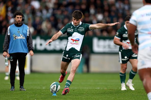 Pau's French fly half Axel Desperes kicks the ball in a penalty during the French Top14 rugby union match between Section Paloise Bearn Pyrenees (Pau) and Racing92 at Stade du Hameau in Pau, south-western France on March 28, 2026. (Photo by ROMAIN PERROCHEAU / AFP)