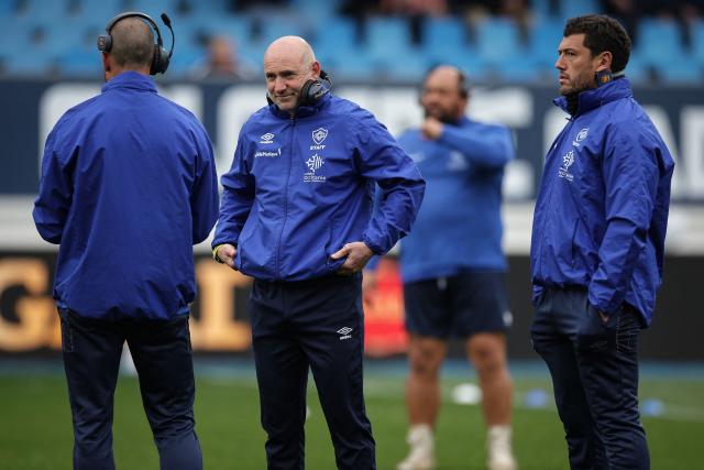 Castres' French head coach Xavier Sadourny (C) speaks with Castre's French coach Julien Dumora (L) prior to the French Top 14 rugby union match between Castres Olympique and US Montauban at Stade Pierre Fabre in Castres, southern France on March 28, 2026. (Photo by Valentine CHAPUIS / AFP)