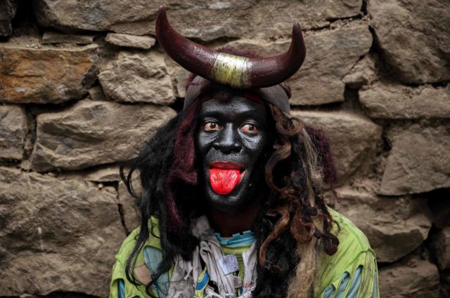 A palm frond picker dressed as a devil pose for pictures at the Waraira Repano National Park on the eve of Palm Sunday in Caracas on March 28, 2026. Hundreds of palm frond pickers descend from El Avila hill after spending a week collecting the fronds that will be used in the Palm Sunday and Holy Week masses. (Photo by Maryorin Mendez / AFP)