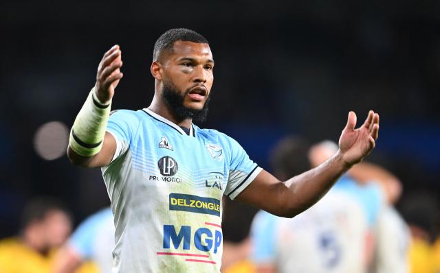Bayonne's French full-back Cheikh Tiberghien gestures during the French Top14 rugby union match between Aviron Bayonnais (Bayonne) and Stade Rochelais (La Rochelle) at the Stade Jean Dauger in Bayonne, south-western France, on March 28, 2026. (Photo by Gaizka IROZ / AFP)
