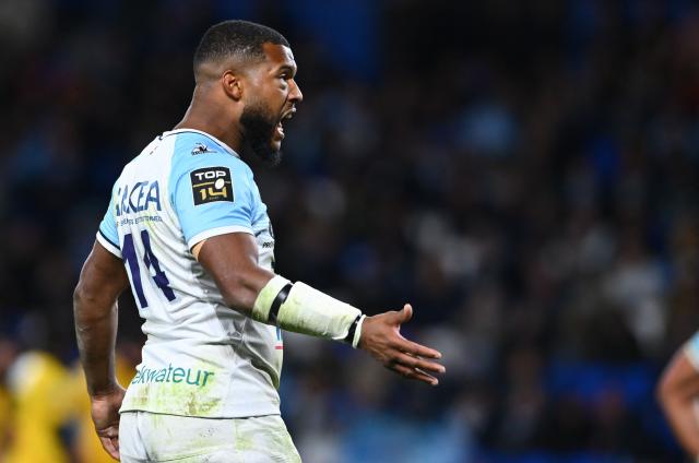 Bayonne's French full-back Cheikh Tiberghien gestures during the French Top14 rugby union match between Aviron Bayonnais (Bayonne) and Stade Rochelais (La Rochelle) at the Stade Jean Dauger in Bayonne, south-western France, on March 28, 2026. (Photo by Gaizka IROZ / AFP)