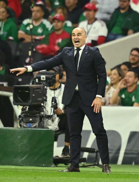 Portugal's Spanish coach Roberto Martinez gestures during a friendly football match between Mexico and Portugal at the Banorte (formerly known as Azteca) Stadium in Mexico City on March 28, 2026. (Photo by CARL DE SOUZA / AFP)