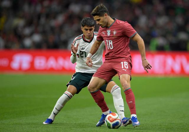 Mexico's defender #21 Everardo Lopez del Villar and Portugal's midfielder #18 Pedro Neto fight for the ball during a friendly football match between Mexico and Portugal at the Banorte (formerly known as Azteca) Stadium in Mexico City on March 28, 2026. (Photo by Alfredo ESTRELLA / AFP)