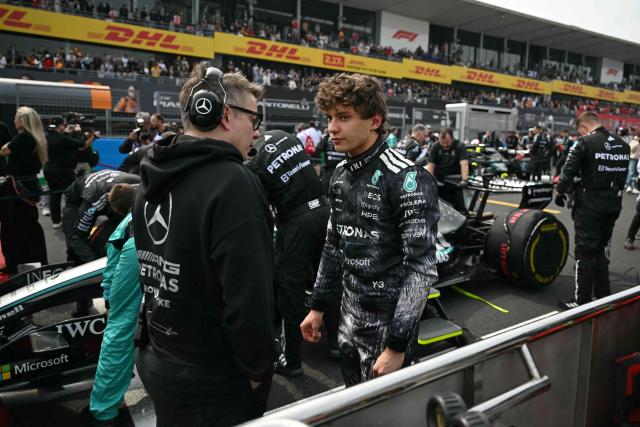 Mercedes' Italian driver Kimi Antonelli (R), who is in pole position, gestures before the start of the Formula One Japanese Grand Prix at the Suzuka circuit in Suzuka, Mie prefecture on March 29, 2026. (Photo by ANDREW CABALLERO-REYNOLDS / AFP)