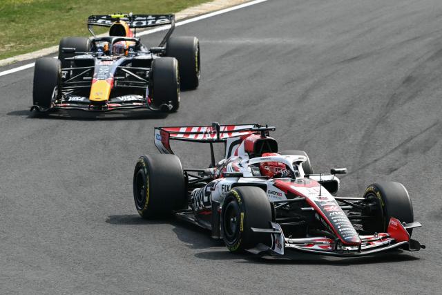 Haas F1 Team's French driver Esteban Ocon (R) drives during the Formula One Japanese Grand Prix at the Suzuka circuit in Suzuka, Mie prefecture on March 29, 2026. (Photo by Toshifumi KITAMURA / AFP)