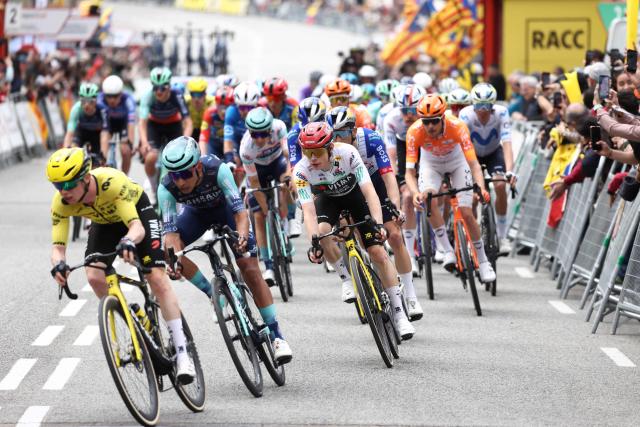 Team Visma-Lease a bike's Danish rider Jonas Vingegaard (C) competes during the seventh and last stage of the 2026 'Volta a Catalunya' cycling tour of Catalonia, a 95,1 km race between Barcelona and Barcelona, on March 29, 2026. (Photo by Josep LAGO / AFP)