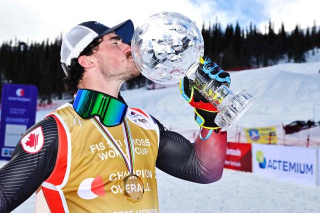 Canada's Reece Howden celebrates with the Crystal Globe after winning the men's FIS Ski Cross World Cup at Dundret in Gaellivare, Sweden, on March 29, 2026. (Photo by Anders WIKLUND / TT News Agency / AFP) / Sweden OUT