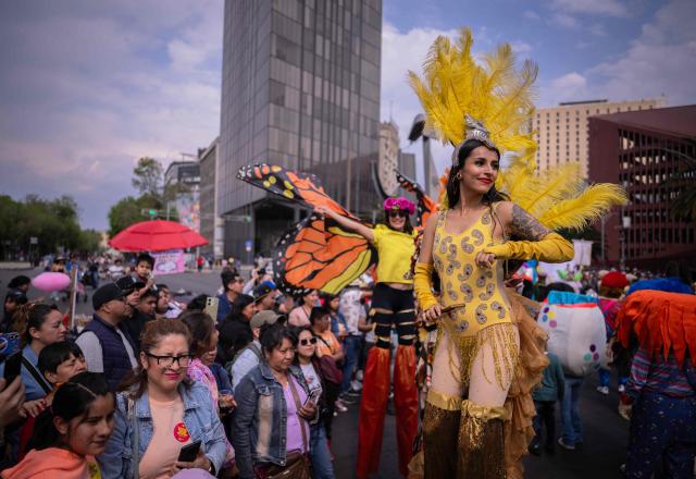 Women take part in the annual spring carnival parade in Mexico City on March 29, 2026. (Photo by Carl de Souza / AFP)