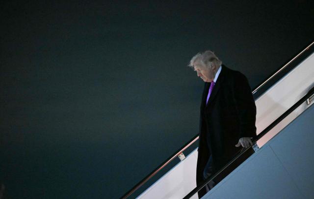 US President Donald Trump steps off Air Force One upon arrival at Joint Base Andrews, Maryland on March 29, 2026. US President Donald Trump is returning to White House after spending the weekend at his Mar-A-Lago residence. (Photo by Mandel NGAN / AFP)