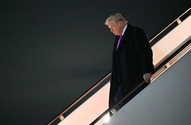 US President Donald Trump steps off Air Force One upon arrival at Joint Base Andrews, Maryland on March 29, 2026. US President Donald Trump is returning to White House after spending the weekend at his Mar-A-Lago residence. (Photo by Mandel NGAN / AFP)
