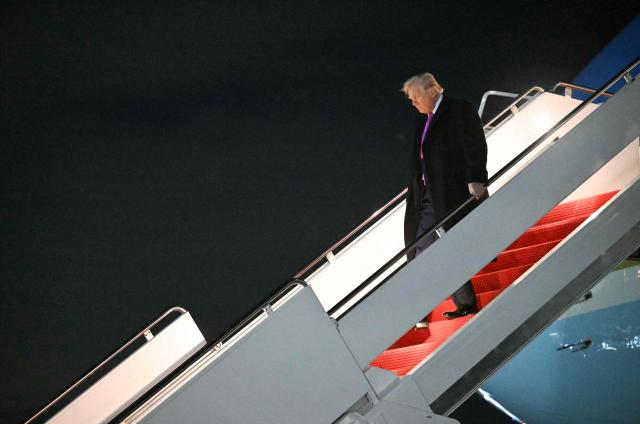 US President Donald Trump steps off Air Force One upon arrival at Joint Base Andrews, Maryland on March 29, 2026. US President Donald Trump is returning to White House after spending the weekend at his Mar-A-Lago residence. (Photo by Mandel NGAN / AFP)