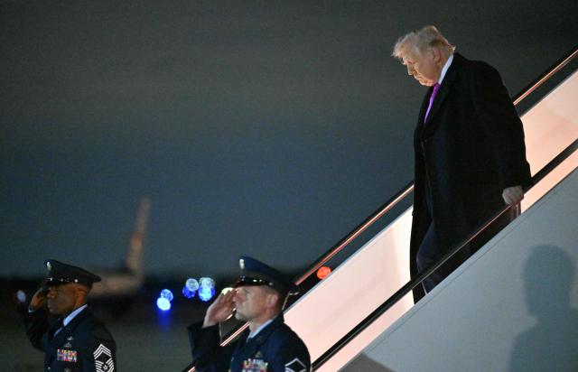 US President Donald Trump steps off Air Force One upon arrival at Joint Base Andrews, Maryland on March 29, 2026. US President Donald Trump is returning to White House after spending the weekend at his Mar-A-Lago residence. (Photo by Mandel NGAN / AFP)