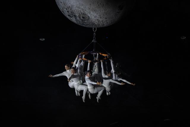 Dancers perform in the show 'Aria' by the Spanish company Zenit Aerial Ballet during the 2nd International Festival of Living Arts (FIAV) in Bogota, Colombia on March 29, 2026. (Photo by Luis ACOSTA / AFP)