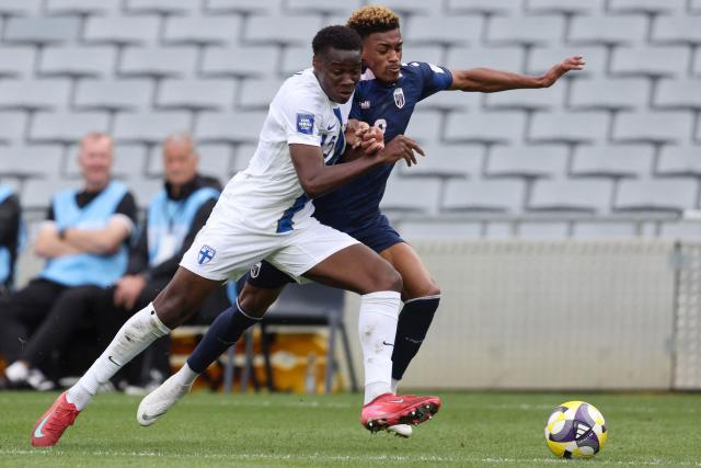 Finland's Ryan Mahuta (L) and Cape Verde's Wagner Pina (R) tussle for the ball during the international friendly football match between Cape Verde and Finland at Eden Park in Auckland on March 30, 2026. (Photo by Michael Bradley / AFP)