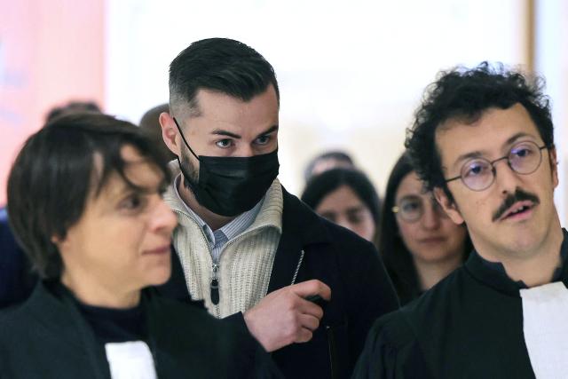 Defendant French military member Carl Esnault (C) and his lawyer Romain Ruiz (R) arrive for the opening of the so-called Athanor trial, in which 22 people are facing a wide range of charges, including murder, centred on the Athanor Masonic lodge accused of running hit squads, at the Assize Court in the Tribunal Judiciaire courthouse in Paris, on March 30, 2026. The 22 defendants are accused of murder, attempted murder, aggravated assault and criminal conspiracy on behalf of a mafia network inside the Athanor Masonic Lodge in the Paris suburb of Puteaux. At least four freemasons from the 20 or so members of the lodge are in the dock. Other defendants include four officers from France's DGSE foreign intelligence service, three police officers, six business executives, a security guard, a doctor and an engineer. (Photo by Thomas SAMSON / AFP)