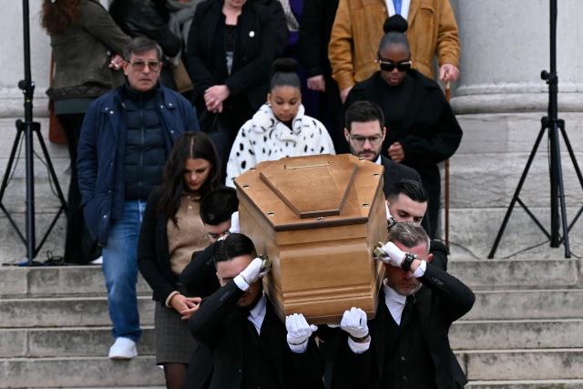 French actress and director Isabelle Mergault's daughters Iris and Maya (C) and relatives follow her coffin during her funeral ceremony at the Pere-Lachaise cemetery in Paris on March 30, 2026. Mergault, whose career spanned more than four decades, died on March 20, 2026, at the age of 67. (Photo by Bertrand GUAY / AFP)