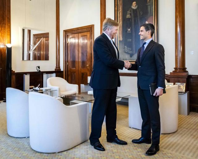 Dutch King Willem-Alexander (L) receives Prime Minister Rob Jetten at Noordeinde Palace in The Hague on March 30, 2026, for their first weekly meeting since the swearing-in of the Jetten cabinet. (Photo by Remko de Waal / ANP / AFP) / Netherlands OUT