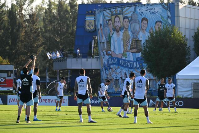 Argentina's forward Lionel Messi (C) controls the ball during a training session in Ezeiza, Buenos Aires province, Argentina on March 30, 2026, ahead of a friendly match against Zambia on March 31 at the La Bombonera Stadium in Buenos Aires. (Photo by Luis ROBAYO / AFP)
