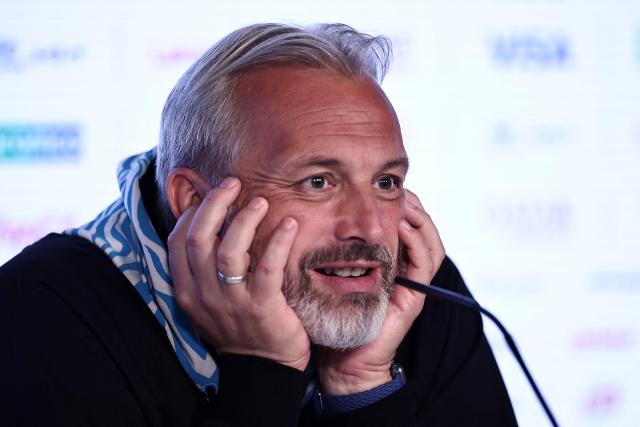 Democratic Republic of Congo's head coach Sebastien Desabre covers his ears after a fire alarm goes off during a press conference at the Akron Stadium in Zapopan, Jalisco state, Mexico, on March 30, 2026, ahead of the FIFA World Cup qualifiers final playoff match against Jamaica at Akron Stadium on March 31. (Photo by Ulises Ruiz / AFP)