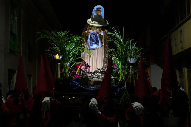 Members of the Nazarenos brotherhood take part in the Jesus Nazareno children's procession as part of Holy Week celebrations in Zipaquira, Cundinamarca department, Colombia, on March 30, 2026. (Photo by Luis ACOSTA / AFP)