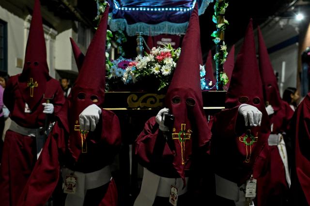 Members of the Nazarenos brotherhood take part in the Jesus Nazareno children's procession as part of Holy Week celebrations in Zipaquira, Cundinamarca department, Colombia, on March 30, 2026. (Photo by Luis ACOSTA / AFP)