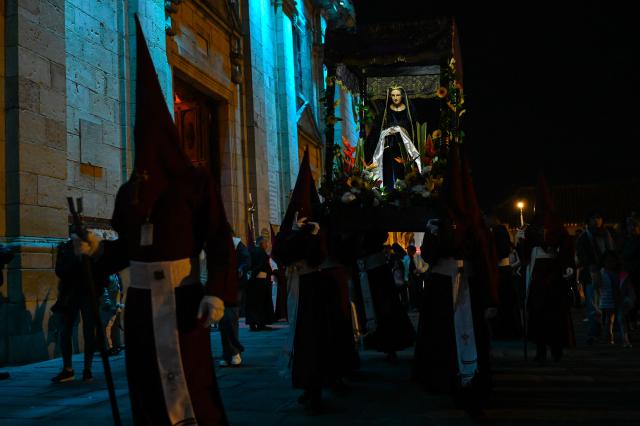 Members of the Nazarenos brotherhood take part in the Jesus Nazareno children's procession as part of Holy Week celebrations in Zipaquira, Cundinamarca department, Colombia, on March 30, 2026. (Photo by Luis ACOSTA / AFP)